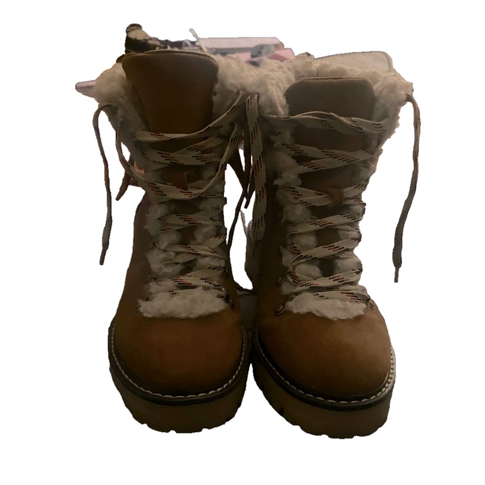 Brown winter boots with fur on top only wore once